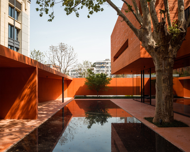 Press kit | 5090-02 - Press release | Red Box - Mix Architecture - Commercial Architecture - Water courtyard - Photo credit: Haiting Sun