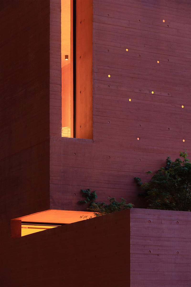 Press kit | 5090-02 - Press release | Red Box - Mix Architecture - Commercial Architecture - Night View Details - Photo credit: Arch-Exist