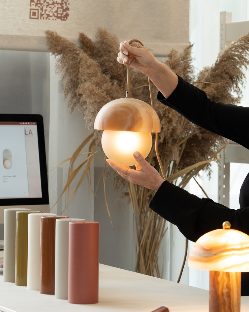 Press kit | 1942-02 - Press release | Luminaire Authentik Launches the Onyx Bar - Luminaire Authentik - Lighting Design - <p>Onyx Bar</p> - Photo credit: Luminaire Authentik