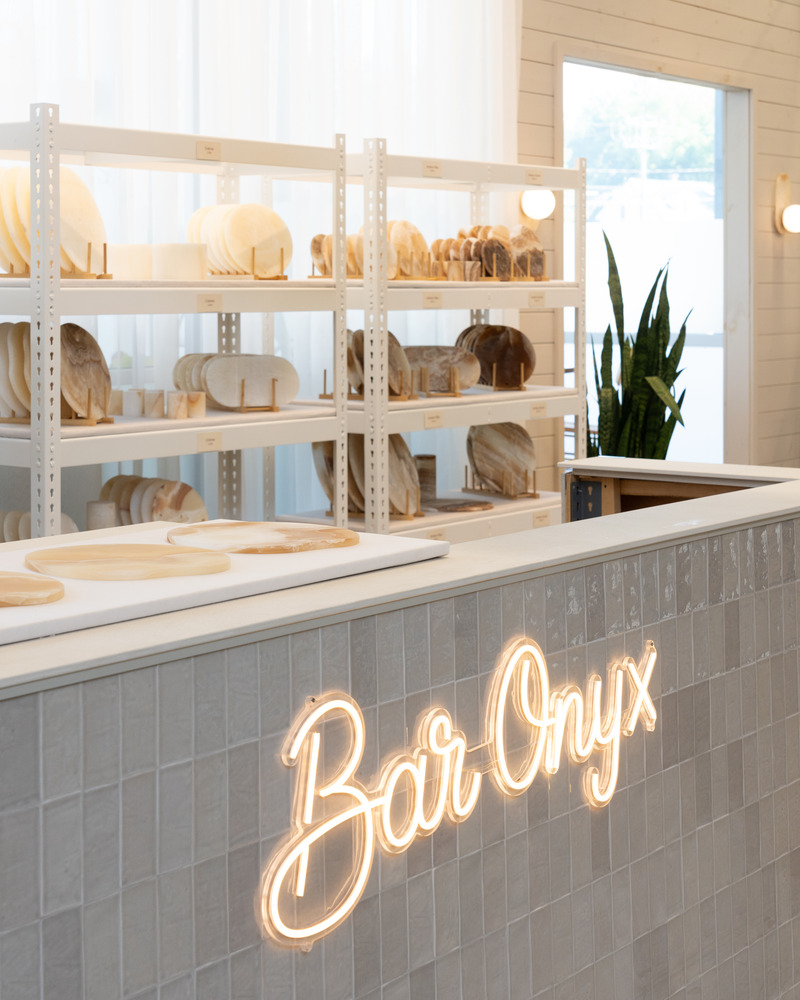 Press kit | 1942-02 - Press release | Luminaire Authentik Launches the Onyx Bar - Luminaire Authentik - Lighting Design - Onyx Bar - Photo credit: Luminaire Authentik