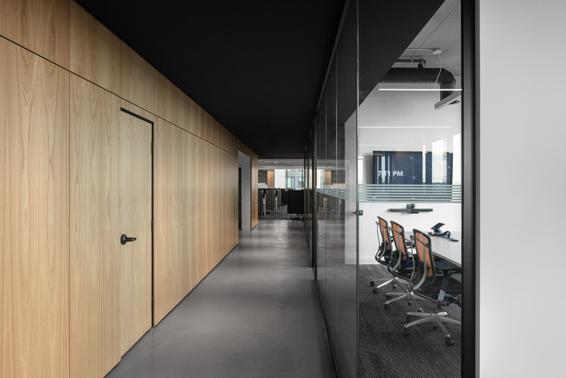 Dossier de presse | 2263-04 - Communiqué de presse | Briser les stéréotypes : le 1500 rue Métivier - Anne Carrier Architectes - Architecture commerciale - Crédit photo : Stéphane Groleau
