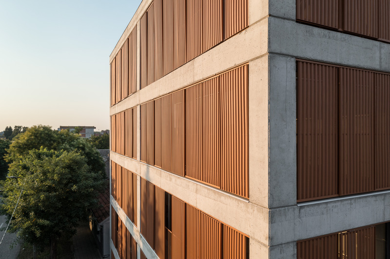 Dossier de presse | 7567-01 - Communiqué de presse | Skew House - Danilo Dangubic Architects - Architecture résidentielle - Street view - Crédit photo : Miloš Martinović