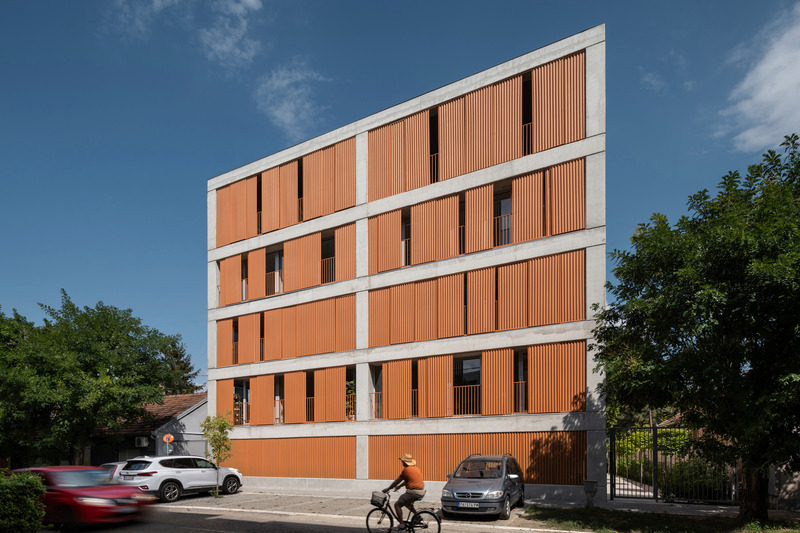 Dossier de presse | 7567-01 - Communiqué de presse | Skew House - Danilo Dangubic Architects - Architecture résidentielle - Street facade view - Crédit photo : Ilya Ivanov
