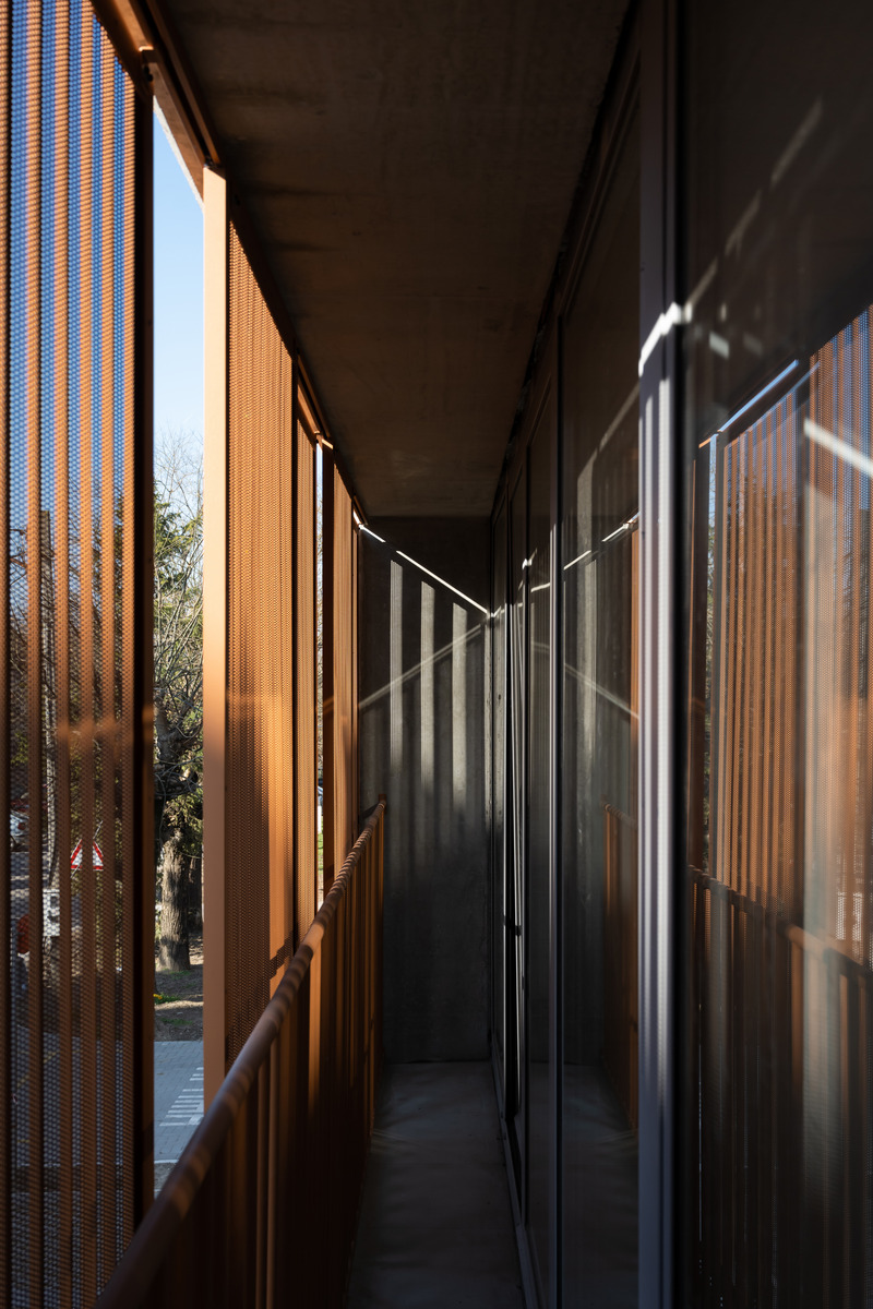 Dossier de presse | 7567-01 - Communiqué de presse | Skew House - Danilo Dangubic Architects - Architecture résidentielle - Terrace - Crédit photo : Ilya Ivanov