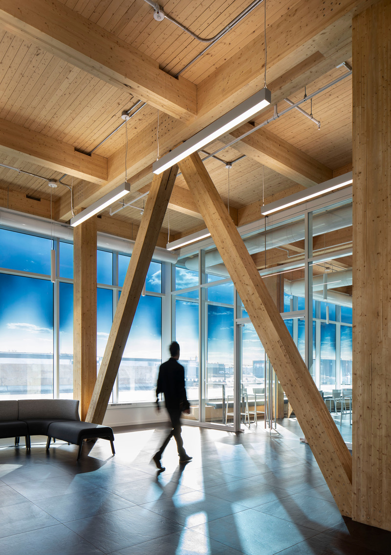 Dossier de presse | 916-19 - Communiqué de presse | Un centre de traitement informatique de haute performance signé MSDL Architectes - Menkès Shooner Dagenais LeTourneux Architectes - Design d’intérieur commercial - Crédit photo :  Stéphane Brügger 