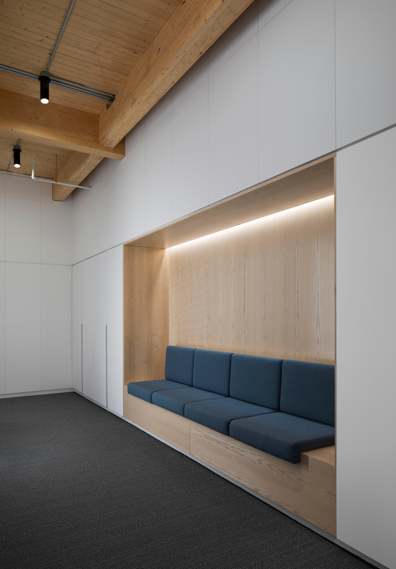 Dossier de presse | 916-19 - Communiqué de presse | Un centre de traitement informatique de haute performance signé MSDL Architectes - Menkès Shooner Dagenais LeTourneux Architectes - Design d’intérieur commercial - Crédit photo :  Stéphane Brügger 