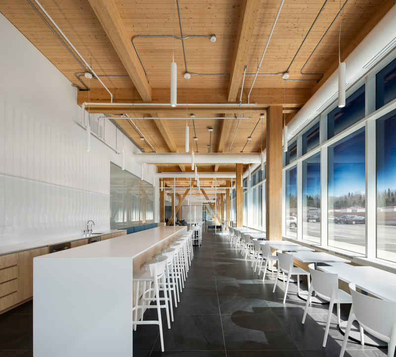 Dossier de presse | 916-19 - Communiqué de presse | Un centre de traitement informatique de haute performance signé MSDL Architectes - Menkès Shooner Dagenais LeTourneux Architectes - Design d’intérieur commercial - Crédit photo :  Stéphane Brügger 