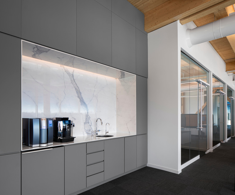 Dossier de presse | 916-19 - Communiqué de presse | Un centre de traitement informatique de haute performance signé MSDL Architectes - Menkès Shooner Dagenais LeTourneux Architectes - Design d’intérieur commercial - Crédit photo :    <div class="pk_photo_image" style="">Stéphane Brügger <br style=""></div>  