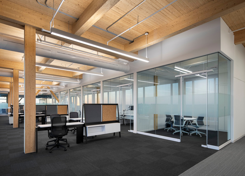 Dossier de presse | 916-19 - Communiqué de presse | Un centre de traitement informatique de haute performance signé MSDL Architectes - Menkès Shooner Dagenais LeTourneux Architectes - Design d’intérieur commercial - Crédit photo :  Stéphane Brügger  