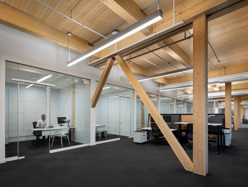 Dossier de presse | 916-19 - Communiqué de presse | Un centre de traitement informatique de haute performance signé MSDL Architectes - Menkès Shooner Dagenais LeTourneux Architectes - Design d’intérieur commercial - Crédit photo :  Stéphane Brügger  