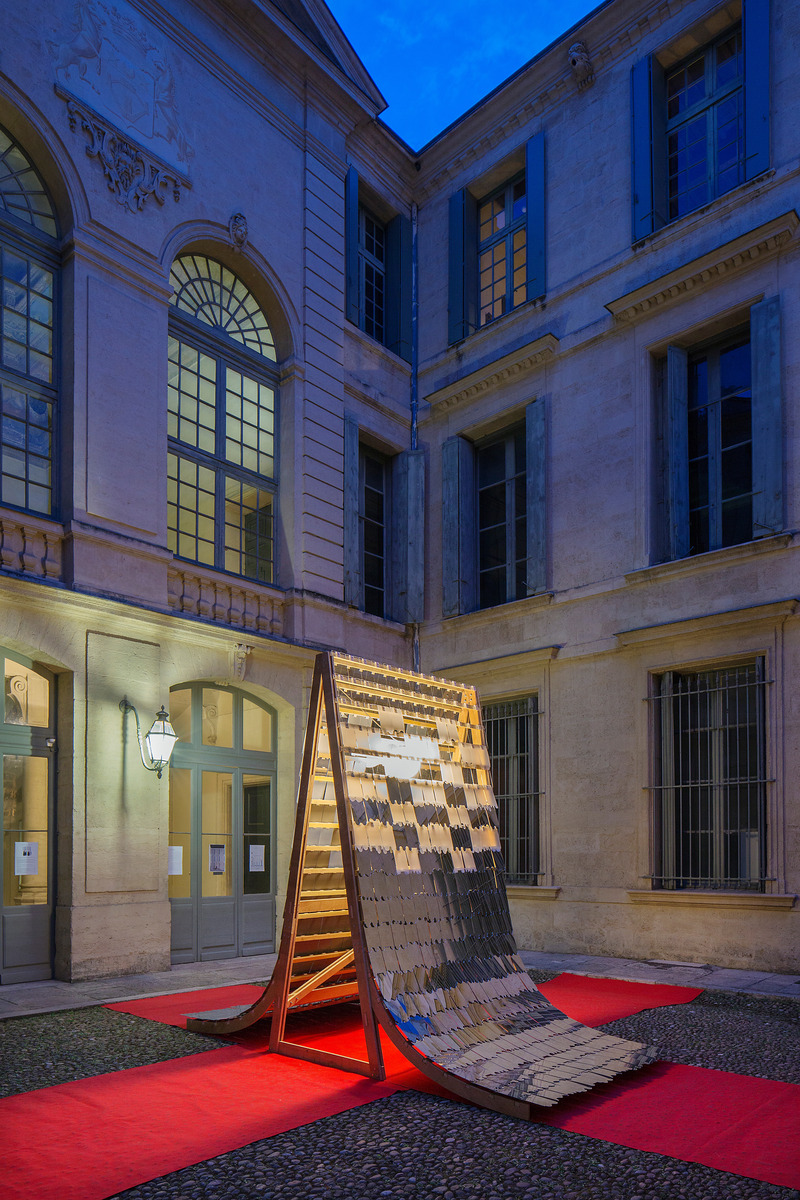 Press kit | 7587-01 - Press release | 人: The Proscenium of Ephemeral Reflections.Intervention inside a French National Monument inspired in the movement and the Olympic Games 2024 - Gonzalez Serrano Studio+ & J-AF Architecture - Event + Exhibition - Photo credit: ©photoarchitecture.com