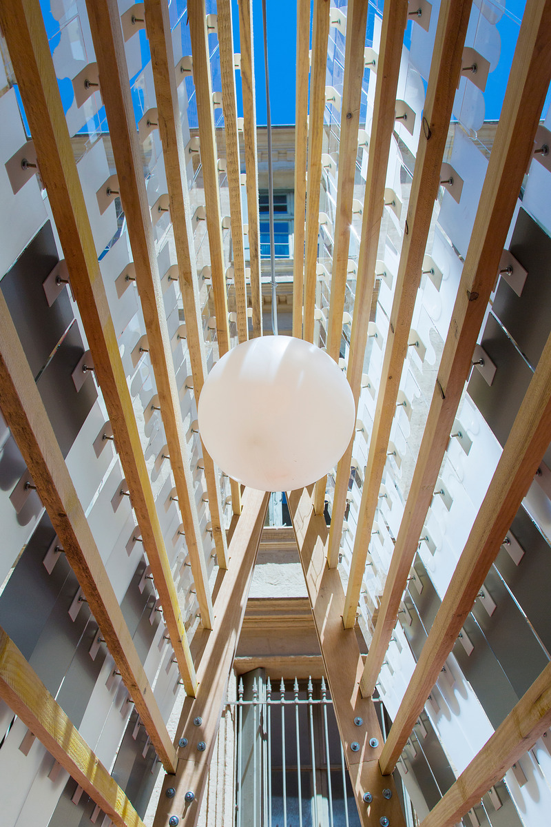 Press kit | 7587-01 - Press release | 人: The Proscenium of Ephemeral Reflections.Intervention inside a French National Monument inspired in the movement and the Olympic Games 2024 - Gonzalez Serrano Studio+ & J-AF Architecture - Event + Exhibition - Photo credit: ©photoarchitecture.com