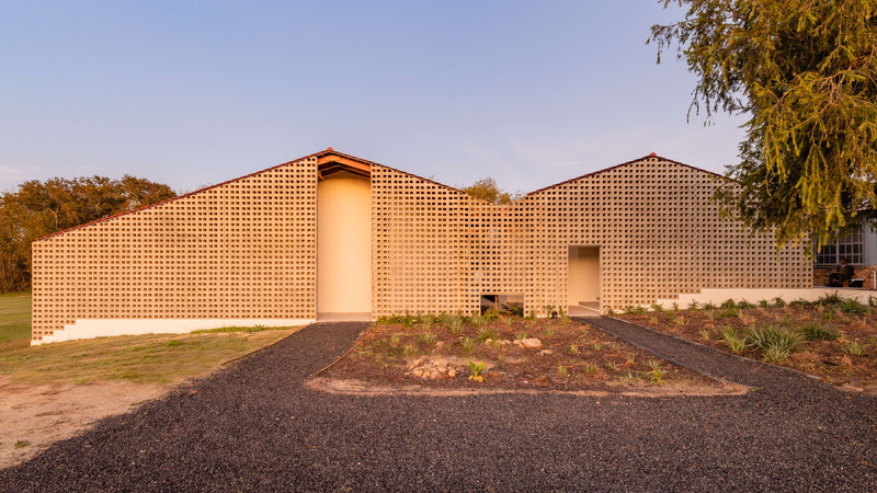 Dossier de presse | 7556-01 - Communiqué de presse | Architectural Innovation Meets Education at Calling Academy Stellenbosch - SALT Architects - Architecture institutionnelle - Eastern Facade concrete block screen - Crédit photo : Southland Photography - David Savage