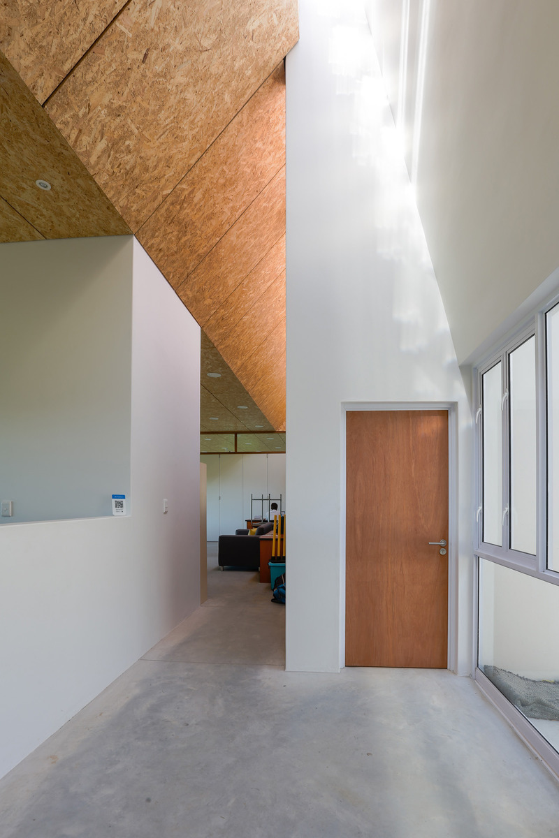 Dossier de presse | 7556-01 - Communiqué de presse | Architectural Innovation Meets Education at Calling Academy Stellenbosch - SALT Architects - Architecture institutionnelle - Entrance Foyer - Crédit photo : Southland Photography - David Savage