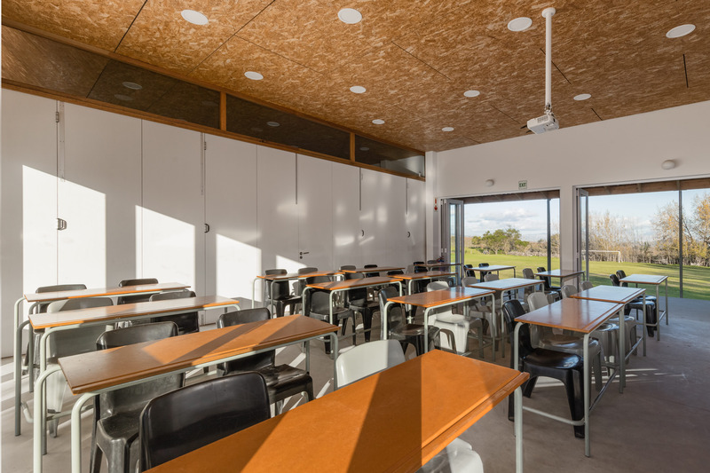 Dossier de presse | 7556-01 - Communiqué de presse | Architectural Innovation Meets Education at Calling Academy Stellenbosch - SALT Architects - Architecture institutionnelle - New Classroom - Crédit photo : Southland Photography - David Savage