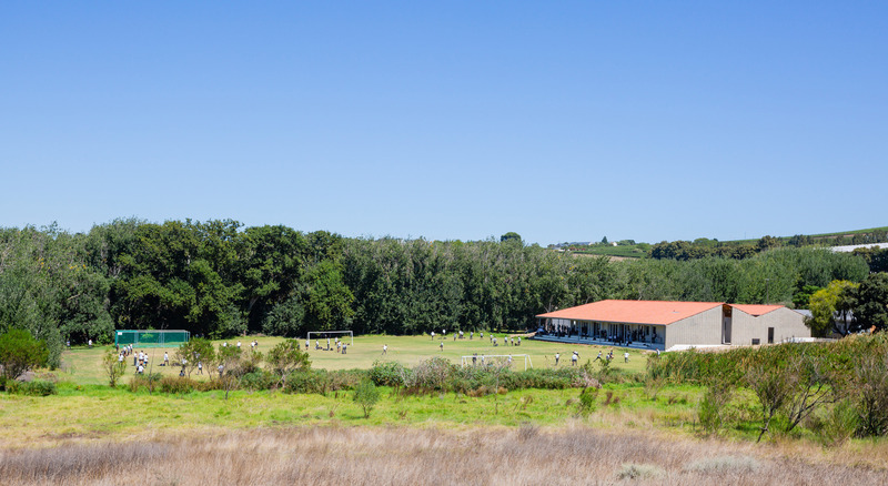 Dossier de presse | 7556-01 - Communiqué de presse | Architectural Innovation Meets Education at Calling Academy Stellenbosch - SALT Architects - Architecture institutionnelle - School extension context  - Crédit photo : Nudge Studio