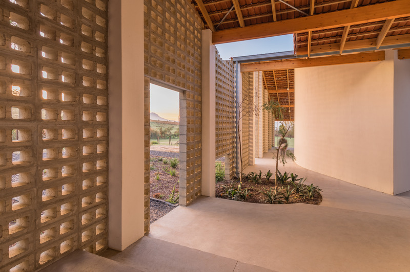 Dossier de presse | 7556-01 - Communiqué de presse | Architectural Innovation Meets Education at Calling Academy Stellenbosch - SALT Architects - Architecture institutionnelle - Threshold and circulation space - Crédit photo : Southland Photography - David Savage