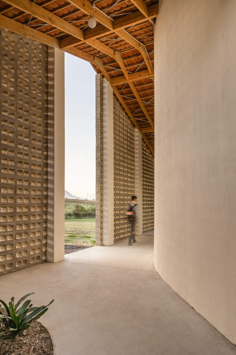 Dossier de presse | 7556-01 - Communiqué de presse | Architectural Innovation Meets Education at Calling Academy Stellenbosch - SALT Architects - Architecture institutionnelle - Volume and connection to surrounds - Crédit photo : Southland Photography - David Savage