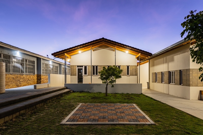 Dossier de presse | 7556-01 - Communiqué de presse | Architectural Innovation Meets Education at Calling Academy Stellenbosch - SALT Architects - Architecture institutionnelle - Inner courtyard - Crédit photo : Southland Photography - David Savage
