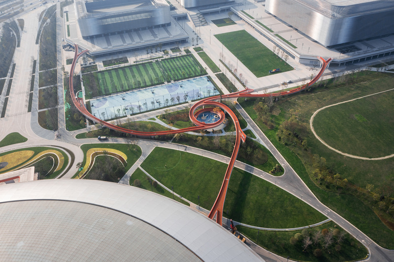 Dossier de presse | 7554-01 - Communiqué de presse | Dong‘an Lake Sports Park Bridge for the Chengdu FISU World University Games - Atelier-Sizhou (四周建筑) - Architecture de paysage - Connecting “One Stadium Three Gyms” with open spaces - Crédit photo : Arch-Exist