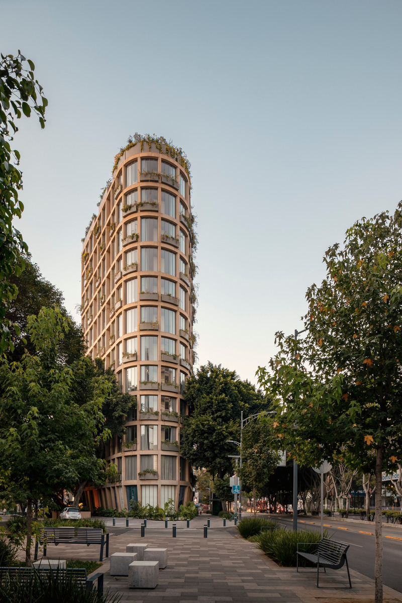 Dossier de presse | 809-42 - Communiqué de presse | Meet the 2024 AZ Awards Winners, People's Choice and Awards of Merit - AZURE Media - Concours - <p>Winner &amp; People's Choice – Architecture, Multi-Unit Residential Buildings</p><p><br></p><p>Edificio Tonalá 15, Mexico City, Mexico</p><p><br></p><p> By CRB Arquitectos, Mexico City, Mexico</p> - Crédit photo : César Béjar