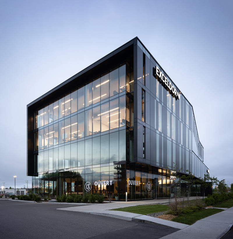 Dossier de presse | 2263-04 - Communiqué de presse | Briser les stéréotypes : le 1500 rue Métivier - Anne Carrier Architectes - Architecture commerciale - Crédit photo : Stéphane Groleau