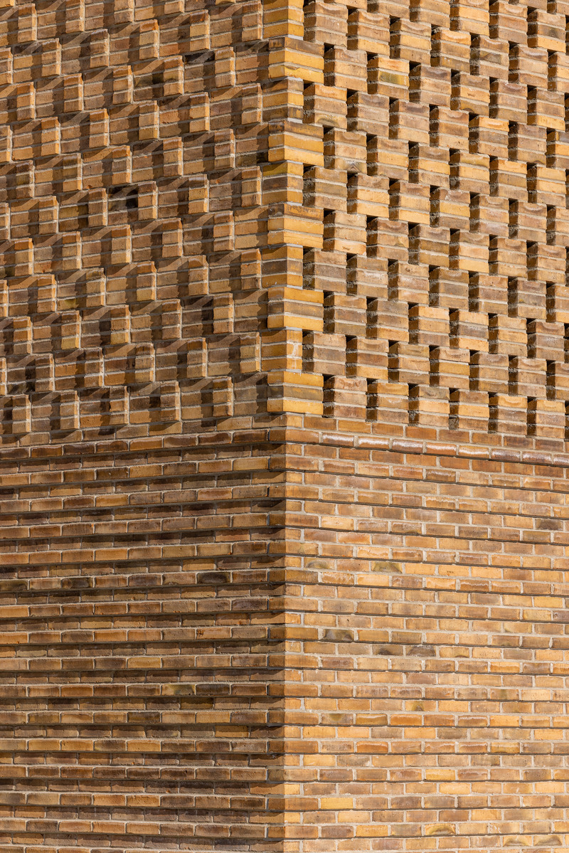 Dossier de presse | 5706-02 - Communiqué de presse | Tammisto Electricity Substation - Kivinen Rusanen Architects - Architecture industrielle - Corner detail view showing three different masonry patterns - Crédit photo : Tuomas Kivinen