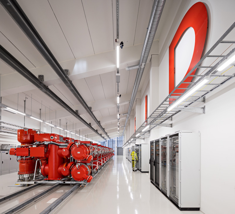 Dossier de presse | 5706-02 - Communiqué de presse | Tammisto Electricity Substation - Kivinen Rusanen Architects - Architecture industrielle - The main equipment room on the first floor<br style=""> - Crédit photo : Tuomas Kivinen
