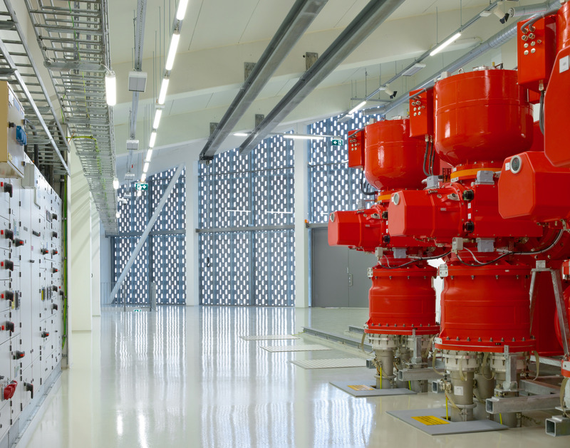 Dossier de presse | 5706-02 - Communiqué de presse | Tammisto Electricity Substation - Kivinen Rusanen Architects - Architecture industrielle - The main equipment room on the first floor<br style=""> - Crédit photo : Max Plunger