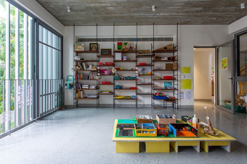 Dossier de presse | 5962-01 - Communiqué de presse | Learning Centre at Quest - KSM Architecture - Architecture institutionnelle - Classrooms designed with modular shelving systems - Crédit photo : Sreenag BRS