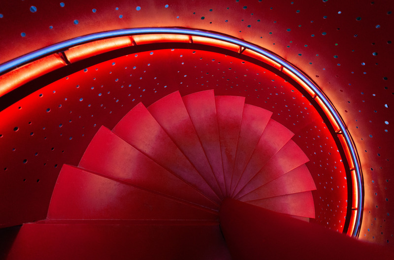 Dossier de presse | 5962-01 - Communiqué de presse | Learning Centre at Quest - KSM Architecture - Architecture institutionnelle - Lighting design for spiral staircase - Crédit photo : Sreenag BRS