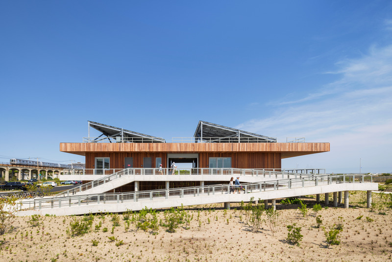 Dossier de presse | 809-42 - Communiqué de presse | Meet the 2024 AZ Awards Winners, People's Choice and Awards of Merit - AZURE Media - Concours - <p>Winner – Environmental Leadership</p><p><br></p><p>RISE UP: Community Coastal Stewardship in the Rockaways, Queens, New York, U.S.</p><p><br></p><p>By WXY architecture+urban design, New York City, U.S.</p> - Crédit photo : Albert Vecerka/Esto