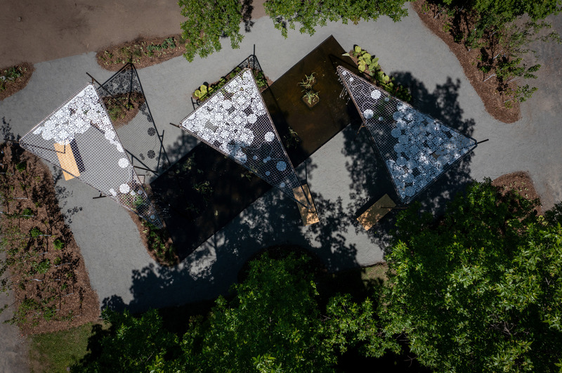 Press kit | 837-49 - Press release | Opening of the 25th International Garden Festival - International Garden Festival - Event + Exhibition - Festival International des Jardins du Domaine de Chaumont-sur-Loire, "Bruissement d'ailes" - Photo credit: Martin Bond
