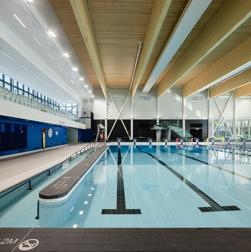 Press kit | 3253-05 - Press release | The Saint-Georges Multisport Complex: Bright and Welcoming - ABCP architecture in consortium with MLL et BBL architects - Institutional Architecture - The entrance to the pool is accessible for people with reduced mobility  - Photo credit: Stéphane Groleau