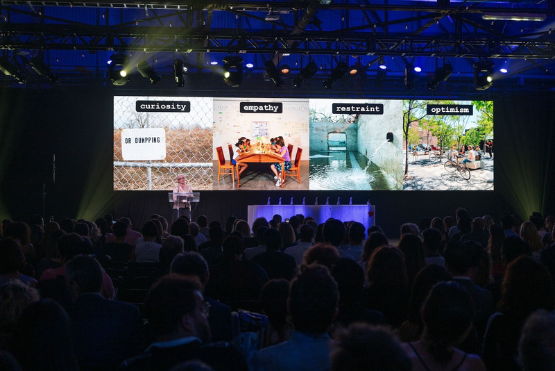 Dossier de presse | 809-42 - Communiqué de presse | Meet the 2024 AZ Awards Winners, People's Choice and Awards of Merit - AZURE Media - Concours - 2024 AZ Awards Gala Guest of Honour, acclaimed landscape architect Julie Bargmann, delivering an inspiring speech - Crédit photo : Mauricio Calero