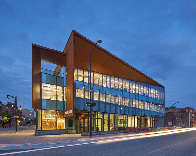Dossier de presse | 3405-03 - Communiqué de presse | Place des Arts - Moriyama Teshima Architects (MTA) et Bélanger Salach Architecture (BSA) - Architecture commerciale - Crédit photo : Tom Arban