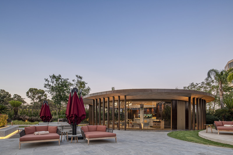 Press kit | 7577-01 - Press release | Openbook Earns International Recognition for Ritz Pool Bar Project - Openbook - Commercial Interior Design - Photo credit: <p class="">jgphoto.graphy – João Guimarães</p>