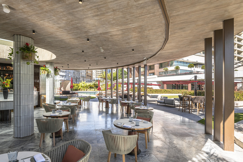 Press kit | 7577-01 - Press release | Openbook Earns International Recognition for Ritz Pool Bar Project - Openbook - Commercial Interior Design - Photo credit: <p class="">jgphoto.graphy – João Guimarães</p>