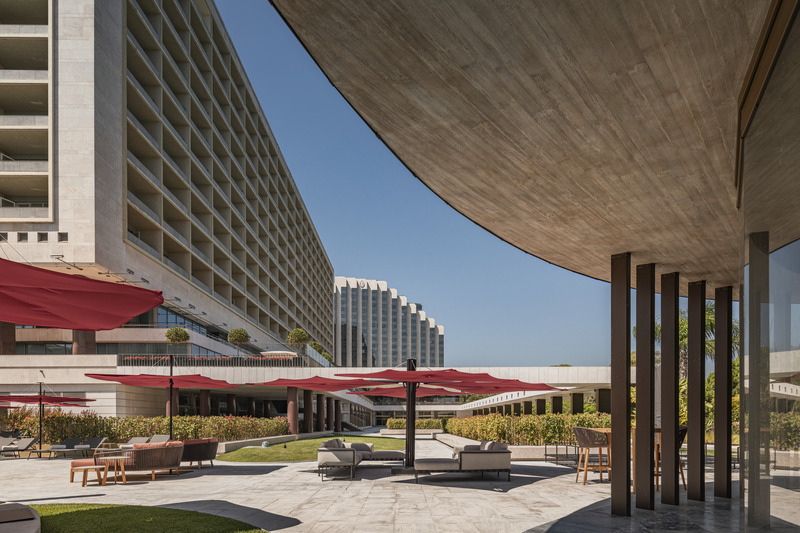 Press kit | 7577-01 - Press release | Openbook Earns International Recognition for Ritz Pool Bar Project - Openbook - Commercial Interior Design - Photo credit: <p class="">jgphoto.graphy – João Guimarães</p>