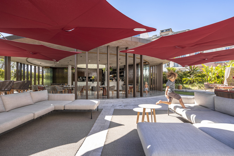 Press kit | 7577-01 - Press release | Openbook Earns International Recognition for Ritz Pool Bar Project - Openbook - Commercial Interior Design - Photo credit: <p class="">jgphoto.graphy – João Guimarães</p>