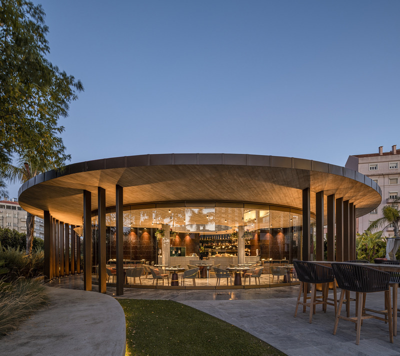 Press kit | 7577-01 - Press release | Openbook Earns International Recognition for Ritz Pool Bar Project - Openbook - Commercial Interior Design - Photo credit: <p class="">jgphoto.graphy – João Guimarães</p>