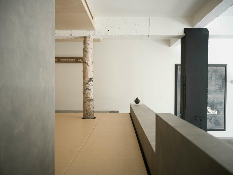 Press kit | 5577-03 - Press release | 743 ART Lab - NONG STUDIO - Commercial Interior Design - Remarkably, this seemingly lifeless trunk sprouts new buds, epitomizing the essence of vitality. - Photo credit: Heinong