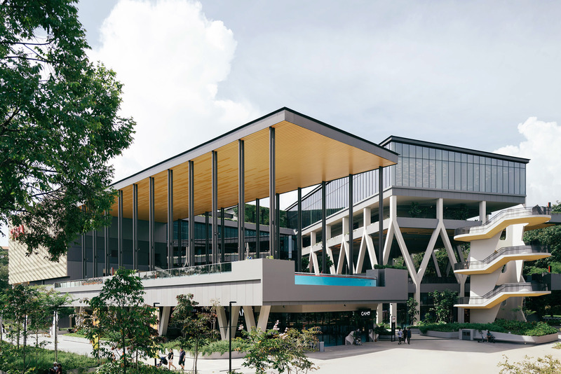 Dossier de presse | 4036-01 - Communiqué de presse | DP Architects’ SAFRA CCK Clubhouse Wins Sustainable Sports & Recreation Building at Architizer A+Awards 2024 - DP Architects - Architecture commerciale - View of SAFRA Clubhouse from Choa Chu Kang Park. Nestled in the heart of a public park, SAFRA Choa Chu Kang’s architecture expresses itself with exuberant, distinctive forms that recall and inspire fitness, harmonizing people with the surrounding nature. - Crédit photo : DP Architects