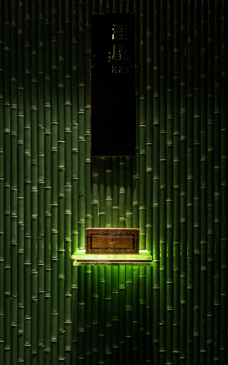 Press kit | 5577-04 - Press release | Lakeville VI Experience Space - NONG STUDIO - Real Estate -  The doorbell hides a secret mechanism: guided by the indicator lights, guests open two curio boxes representing Eastern and Western cultures, inside which lie two antique brass keys, unlocking the mysterious door in the most traditional manner.  - Photo credit: Heinong