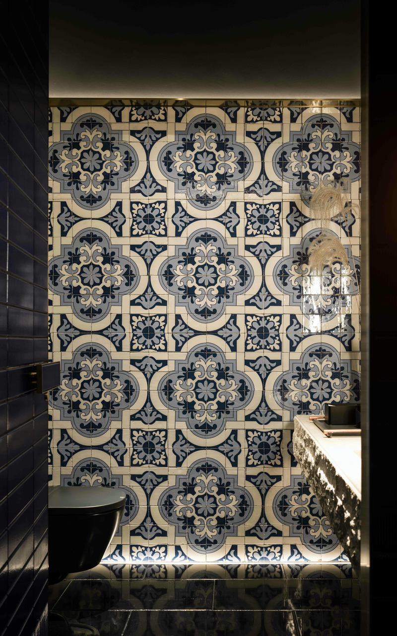 Press kit | 5577-04 - Press release | Lakeville VI Experience Space - NONG STUDIO - Real Estate -  <p class="">Inspired by poetic Chinese descriptions, integrating water as a key element and blending East-West patterns from 17th-century Chinese porcelain, expressing a unique blend of cultures and eras.</p>  - Photo credit: Heinong
