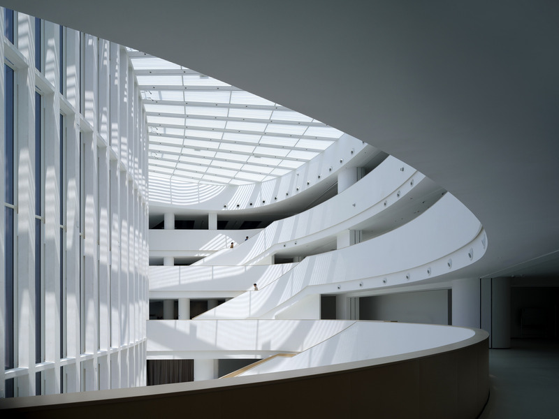 Dossier de presse | 3524-06 - Communiqué de presse | Uniview Headquarters - GOA (Group of Architects) - Architecture commerciale - R&amp;D atrium - Crédit photo : ©RudyKu