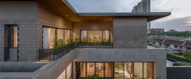 Dossier de presse | 7580-01 - Communiqué de presse | Monow House, Thailand - Archismith - Architecture résidentielle - Balcon commun pour les chambres d'enfants au 3ème étage - Crédit photo : SkyGround architectural film &amp; photography