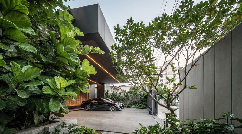 Dossier de presse | 7580-01 - Communiqué de presse | Monow House, Thailand - Archismith - Architecture résidentielle - Vue depuis la maison des parents - Crédit photo : SkyGround architectural film &amp; photography