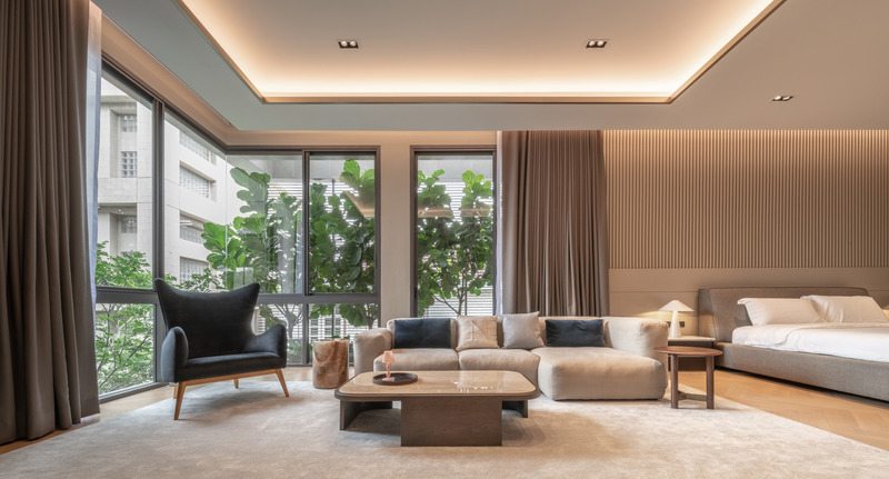 Dossier de presse | 7580-01 - Communiqué de presse | Monow House, Thailand - Archismith - Architecture résidentielle - Une bande de plantation et un écran en aluminium sont fournis dans la chambre principale pour assurer l'intimité du voisin adjacent. - Crédit photo : SkyGround architectural film &amp; photography