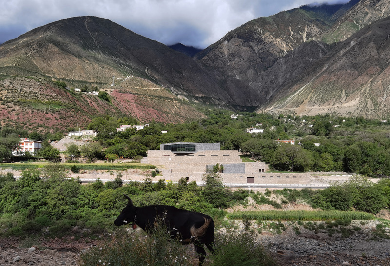 Dossier de presse | 7579-01 - Communiqué de presse | Quzika 1865 Winery Complex: A Link Between Mountain and River, Embedded in Nature - PL-T ARCHITECTURE STUDIO - Architecture industrielle - Crédit photo : wangjianfeng